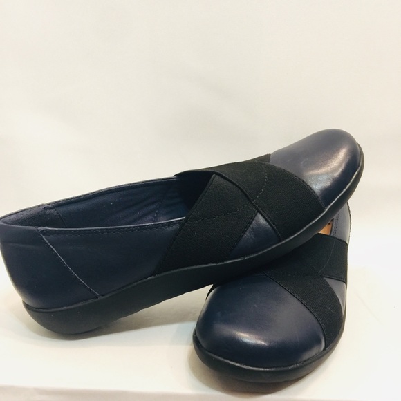 clarks cushion soft loafers